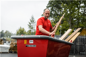 Avfallsvagn KM400LG 400 Liter, Röd, Luftgummihjul - Nolbox.se